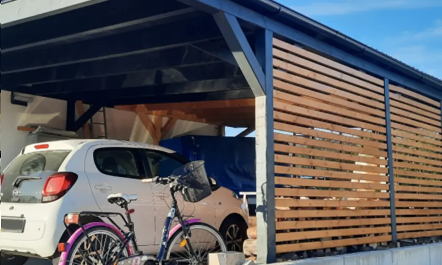 Verkleidetes Doppelcarport