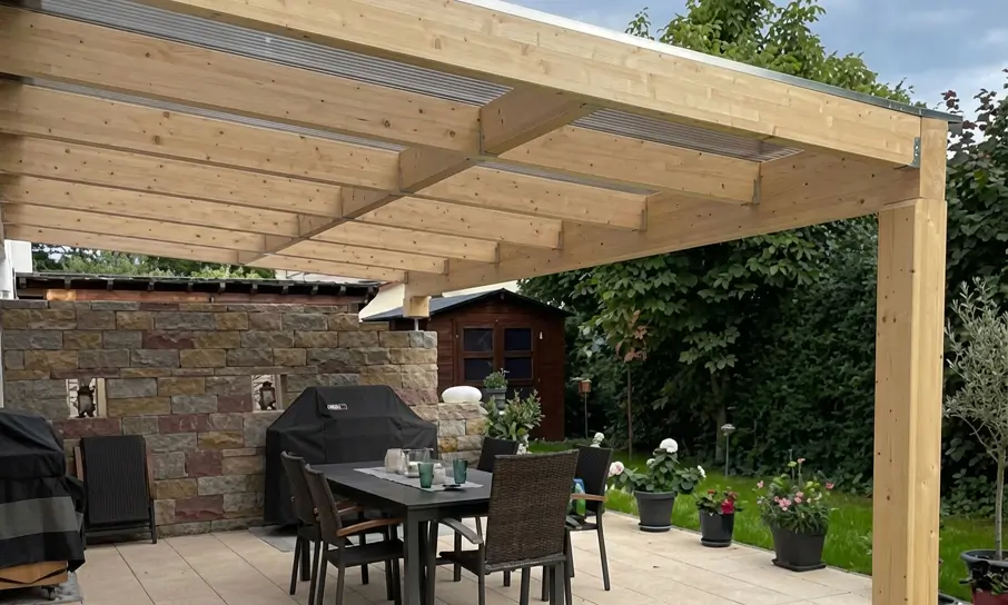 Terrassenüberdachung aus BSH Fichte