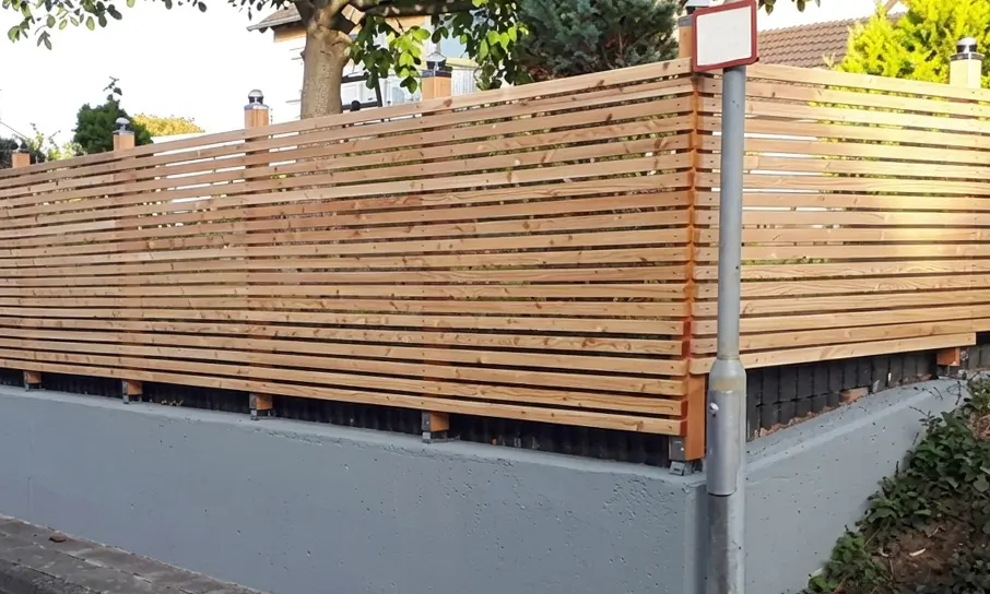 Zaun aus sib. Lärche Rhombusleisten