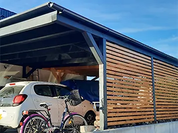 Verkleidetes Doppelcarport
