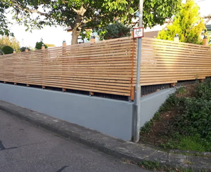 Zaun aus sibirischer Lärche Rhombusleisten