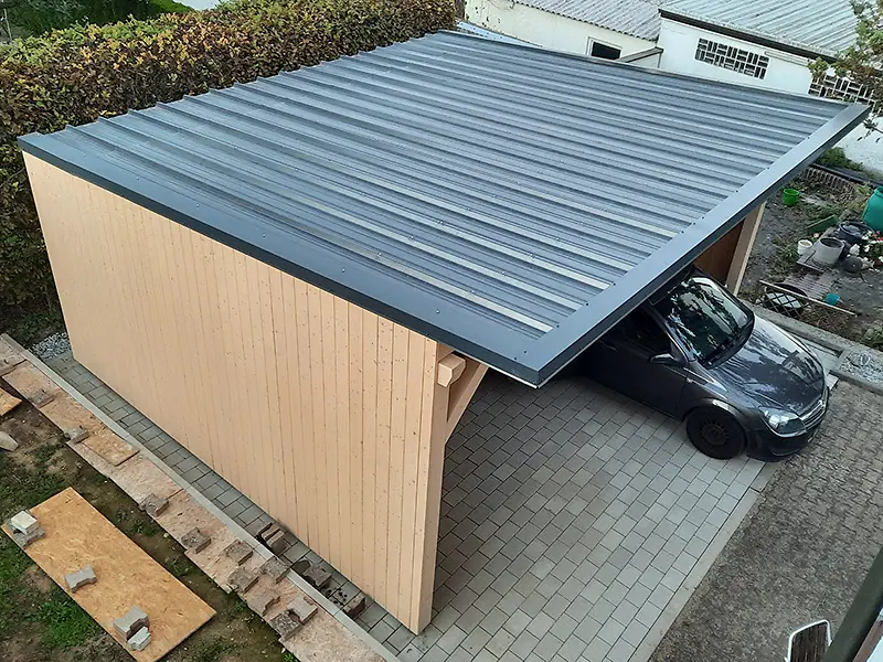 Dach und Seitenverkleidung